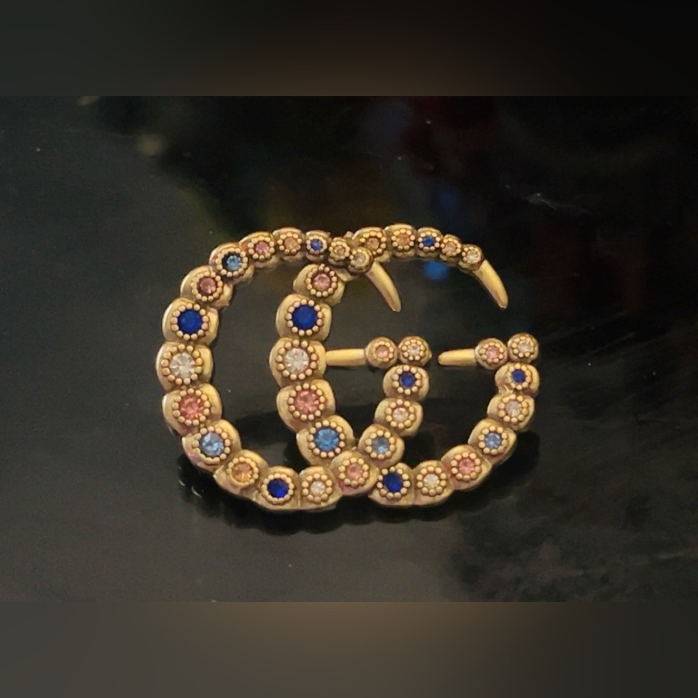 Beautiful Gucci light Gold tone GG Crystal Figurine Logo Brooch